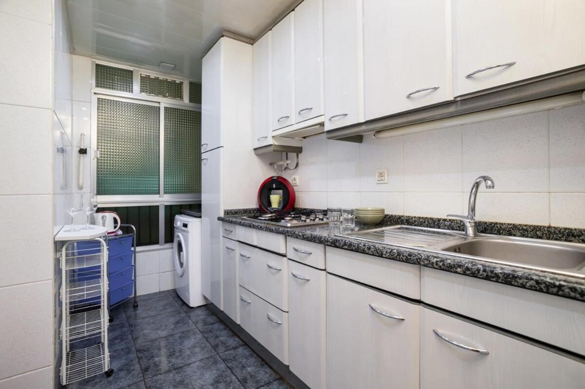 Next To Sagrada Familia 4-Bedroom Apartment Barcelona Exterior photo