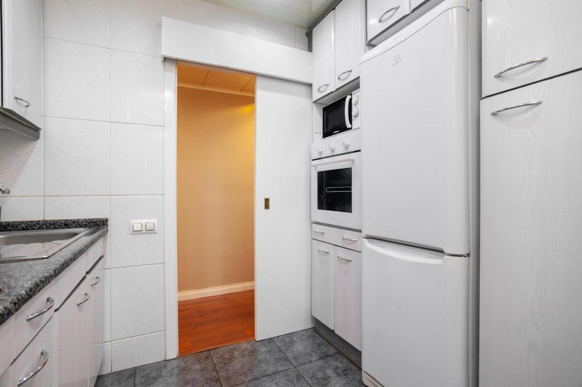 Next To Sagrada Familia 4-Bedroom Apartment Barcelona Exterior photo
