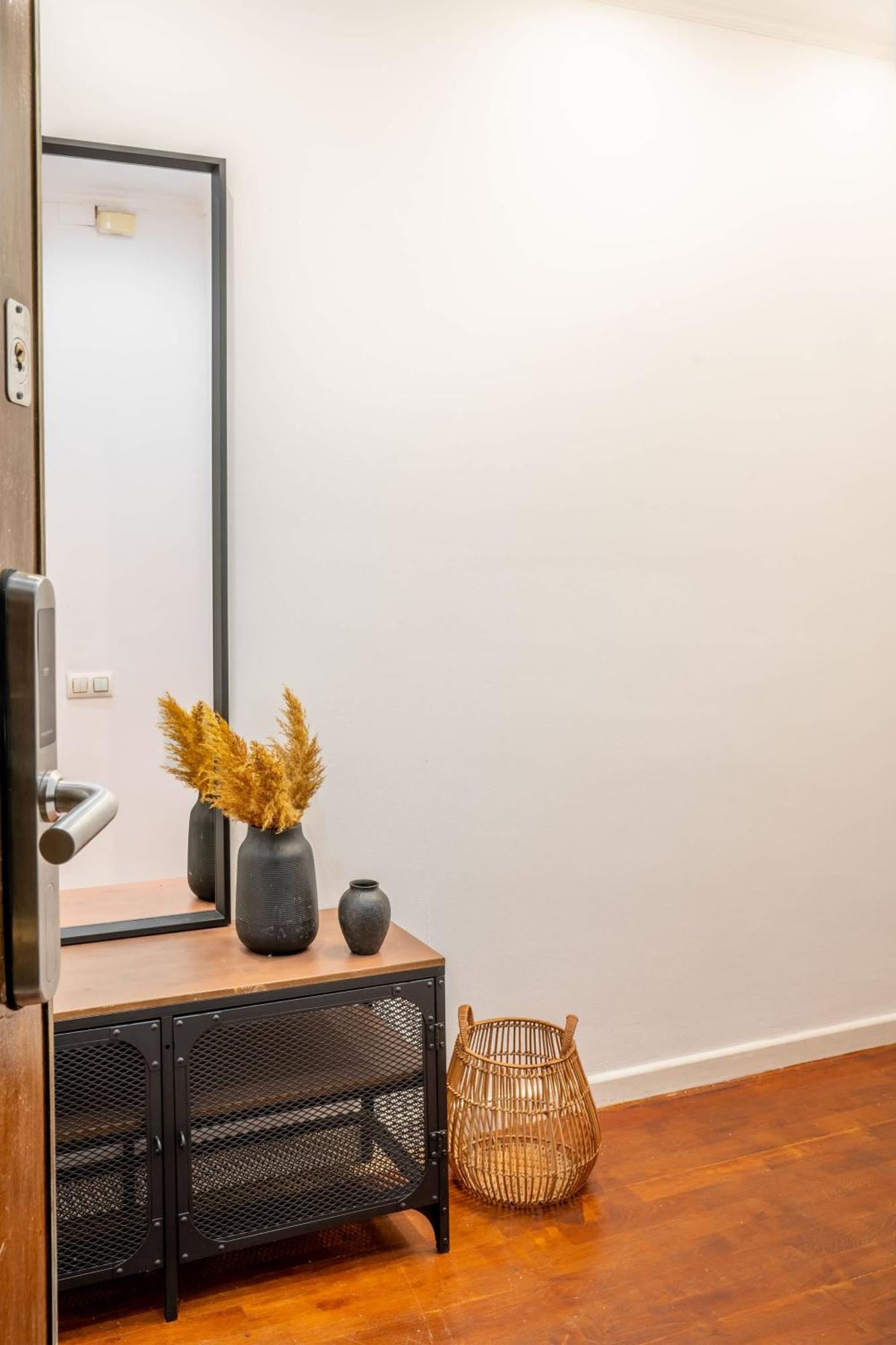 Next To Sagrada Familia 4-Bedroom Apartment Barcelona Exterior photo